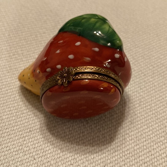 Rochard Limoges Porcelain Strawberry Box - Picture 4 of 5